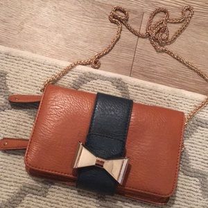 Two toned cross body gold decal